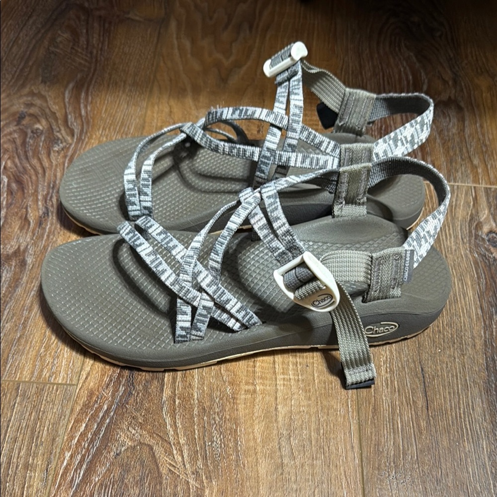 Chaco Olive Strappy Sandals with Gray Patterned Webbing